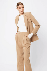 Gilded Blazer Camel by Mossman, structured blazer with notch lapels and tailored fit. Perfect for workwear or polished outfits.