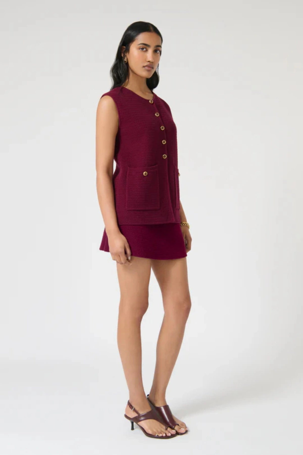 Helena Gilet – Plum by Onte, this sleeveless cotton knit features gold buttons and patch pockets. Perfect for layering all year round.