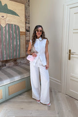 Luna Linen Pant by Sneaky Link – a breathable linen pant with elastic waist and relaxed fit. Perfect for effortless summer styling.