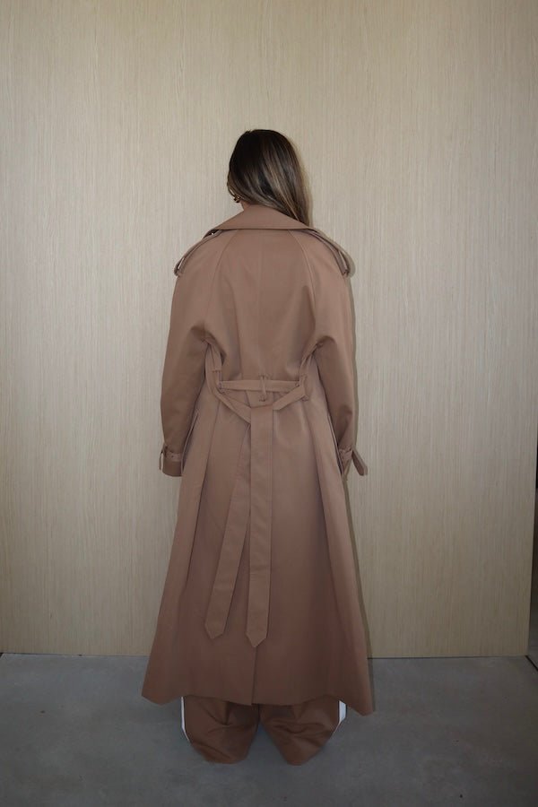 Trench Coat Tan by Sneaky Link – A timeless oversized coat in rich tan polyester, featuring classic details and subtle snake embroidery. Perfect for stylish transitional days.