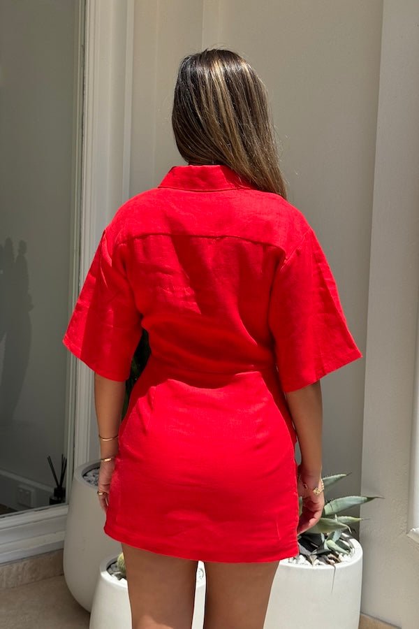 Vida Shirt Dress Red by Sneaky Link – A breathable 100% linen summer essential with boxy sleeves, flattering tucks, and a button front, perfect for sunny days and casual outings.