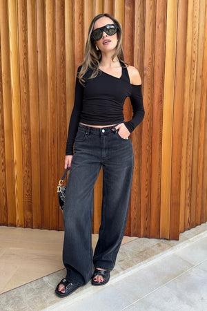 Elisha Baggy Jean Black by Sneaky Link, relaxed mid-rise cotton jeans with branded hardware and signature embroidery. Size down if between sizes.