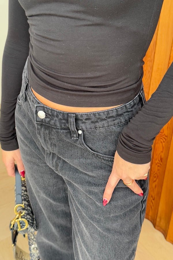 Elisha Baggy Jean Black by Sneaky Link, relaxed mid-rise cotton jeans with branded hardware and signature embroidery. Size down if between sizes.