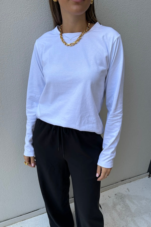 Long Sleeve Tee White by Sneaky Link – The ultimate capsule piece, this loose-fit 100% cotton tee is perfect for everyday wear. Lia wears M, Renee wears XS.