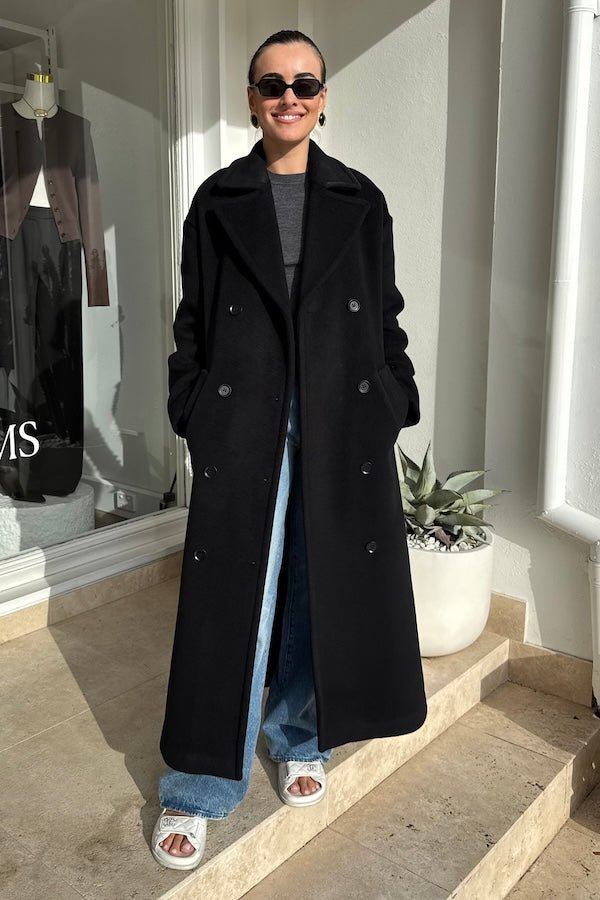 Double Breasted Coat Black by Sneaky Link – Timeless oversized wool coat combining warmth and sophistication. Perfect for any occasion.