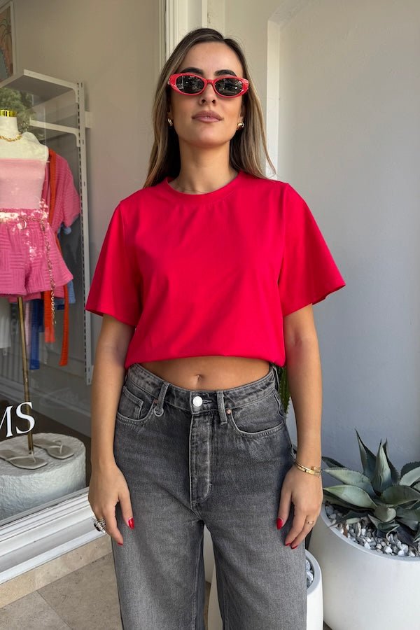 Boyfriend Tee Red by Sneaky Link – A trendy, relaxed-fit staple crafted from soft cotton, this vibrant red tee adds effortless cool to casual wardrobes.
