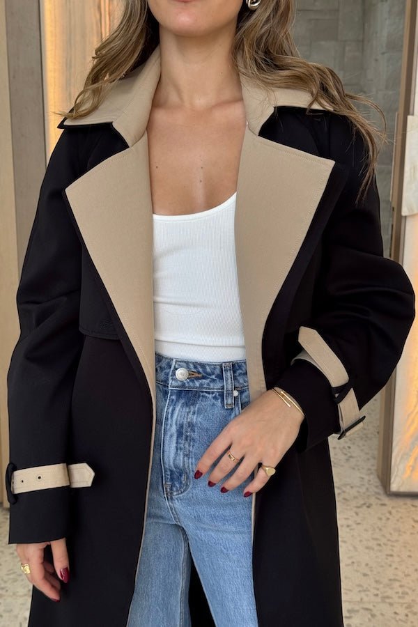 Contrast Trench Coat Black/Beige by Sneaky Link – Oversized with a bold beige collar, crossed belt loops, and Snake embroidery. Perfect for in-between weather.