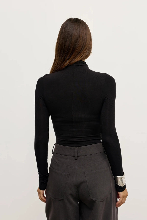 Kelsie Bodysuit Shadow by Bayse – long sleeve fitted bodysuit with centre-front ruching and second-skin fit.