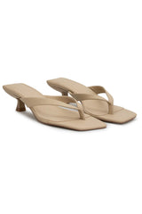 Kitty Heel Beige by Sneaky Link – a leather kitten heel with sleek finish and low height. Perfect for everyday styling.