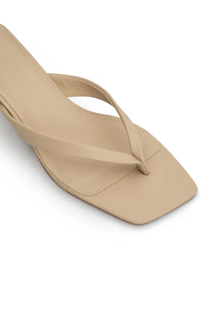 Kitty Heel Beige by Sneaky Link – a leather kitten heel with sleek finish and low height. Perfect for everyday styling.