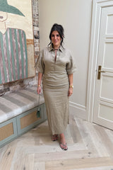 Lefka Midi Dress Etoupe by Sneaky Link – a linen midi with ruched waist and puff sleeves. Perfect for effortless event styling.