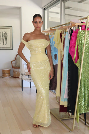 Lilou Dress Baby Yellow by Deconduarte – a sequin maxi with cowl neckline and fitted shape. Perfect for formal styling.