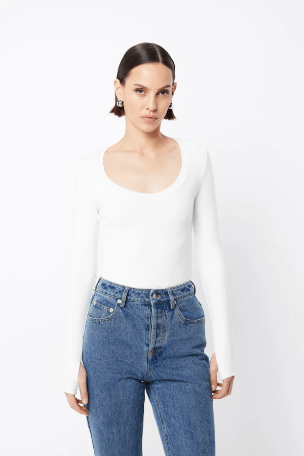 Lincoln Top White by Mossman – a ribbed top with scoop neckline and thumbhole sleeves. Perfect for everyday styling.