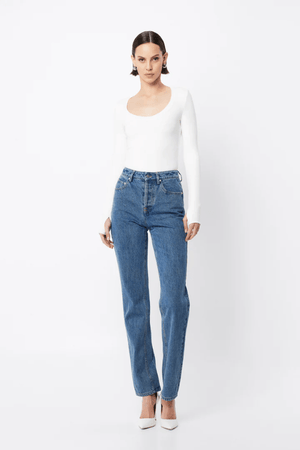 Lincoln Top White by Mossman – a ribbed top with scoop neckline and thumbhole sleeves. Perfect for everyday styling.