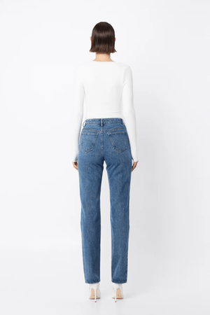 Lincoln Top White by Mossman – a ribbed top with scoop neckline and thumbhole sleeves. Perfect for everyday styling.