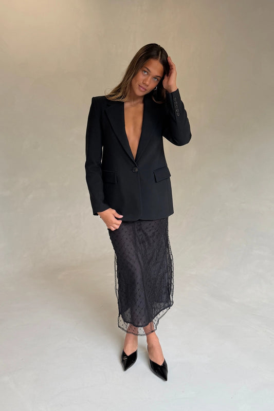 Mackinley Blazer Black by Camilla and Marc – a tailored blazer with structured shoulders and clean lines. Perfect for work or events.