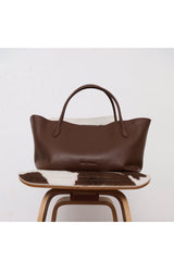 Marlow Tote Mocha by Reh Studios – a structured leather tote with spacious interior and sleek finish. Perfect for work or travel days.