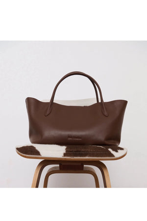 Marlow Tote Mocha by Reh Studios – a structured leather tote with spacious interior and sleek finish. Perfect for work or travel days.