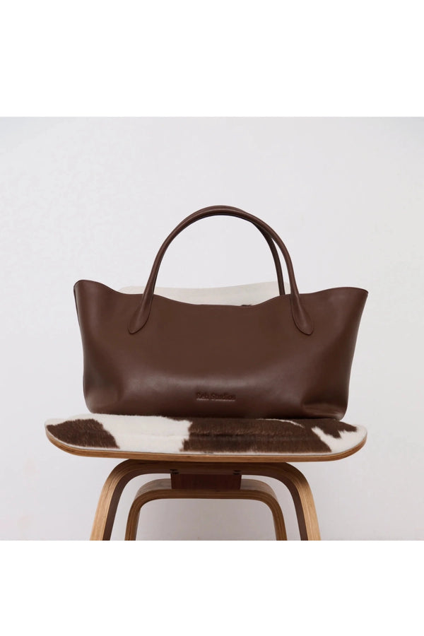 Marlow Tote Mocha by Reh Studios – a structured leather tote with spacious interior and sleek finish. Perfect for work or travel days.