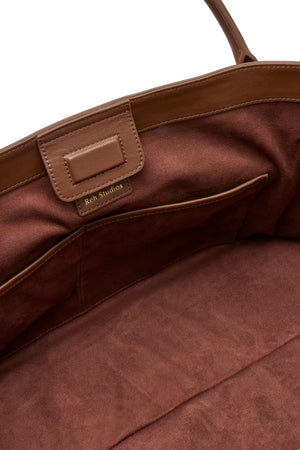 Marlow Tote Mocha by Reh Studios – a structured leather tote with spacious interior and sleek finish. Perfect for work or travel days.