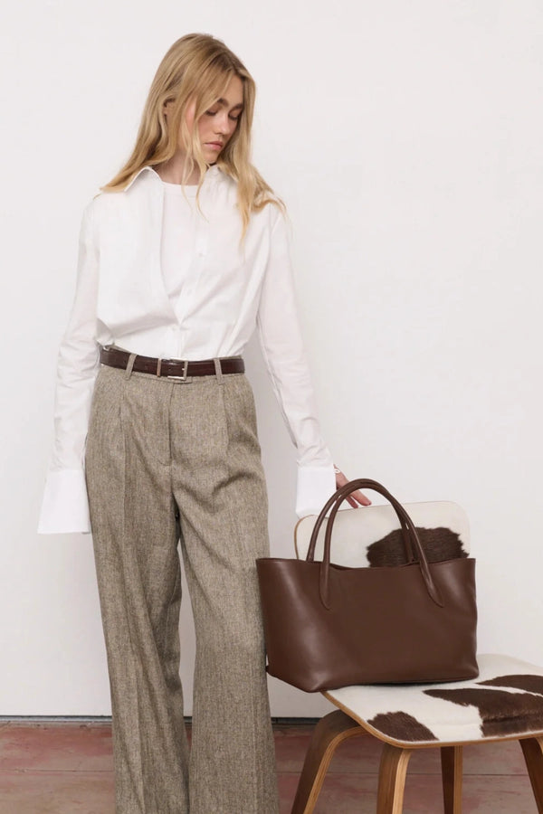 Marlow Tote Mocha by Reh Studios – a structured leather tote with spacious interior and sleek finish. Perfect for work or travel days.