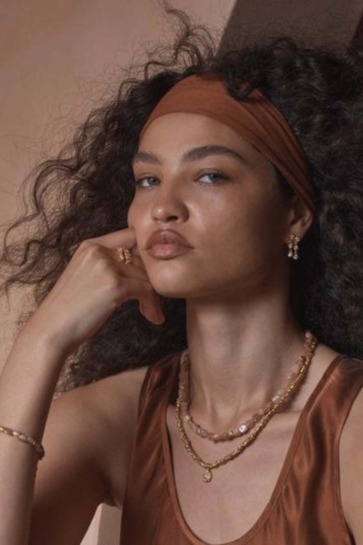 Martigues Necklace Gold by Amber Sceats, gold-plated necklace with teardrop cubic zirconia and nugget beads, a trendy piece perfect for day to night styling.