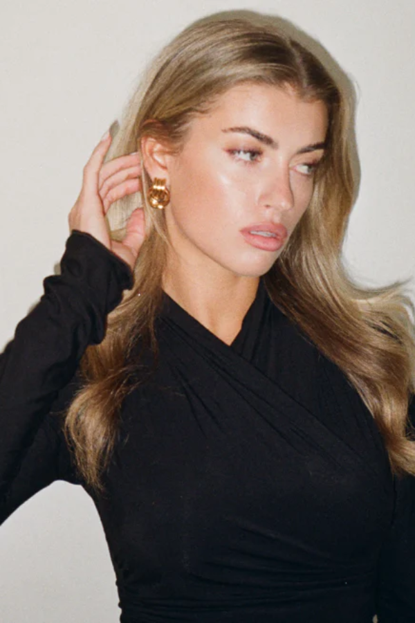 Mini Knot Earrings Gold by Heaven Mayhem – gold knot earrings with sleek design. Perfect for everyday styling.