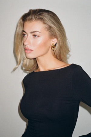 Mini Knot Earrings Gold by Heaven Mayhem – gold knot earrings with sleek design. Perfect for everyday styling.