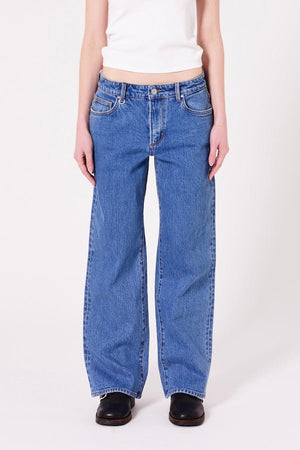 Daria Boyfriend New Wave by Neuw Denim, trendy mid-rise jeans with a relaxed boyfriend fit and straight-leg profile. Perfect for a laid-back, low-slung look, offering added comfort with comfort stretch fabric.