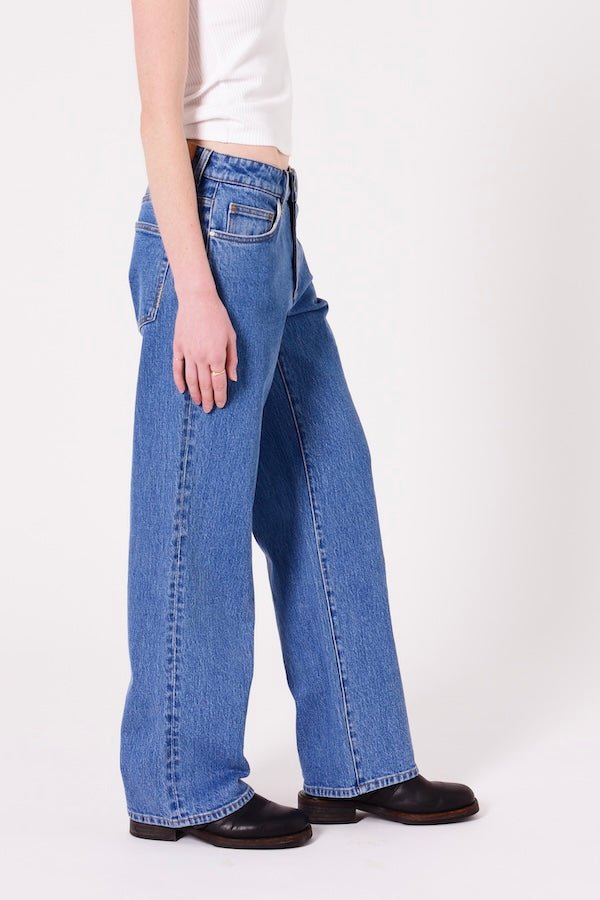 Daria Boyfriend New Wave by Neuw Denim, trendy mid-rise jeans with a relaxed boyfriend fit and straight-leg profile. Perfect for a laid-back, low-slung look, offering added comfort with comfort stretch fabric.