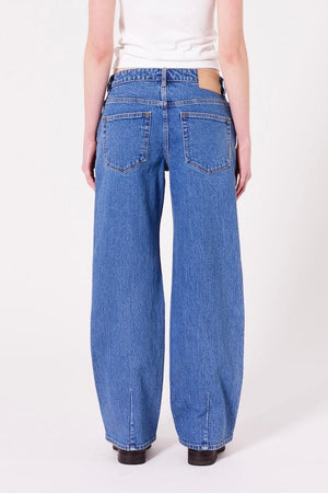 Daria Boyfriend New Wave by Neuw Denim, trendy mid-rise jeans with a relaxed boyfriend fit and straight-leg profile. Perfect for a laid-back, low-slung look, offering added comfort with comfort stretch fabric.