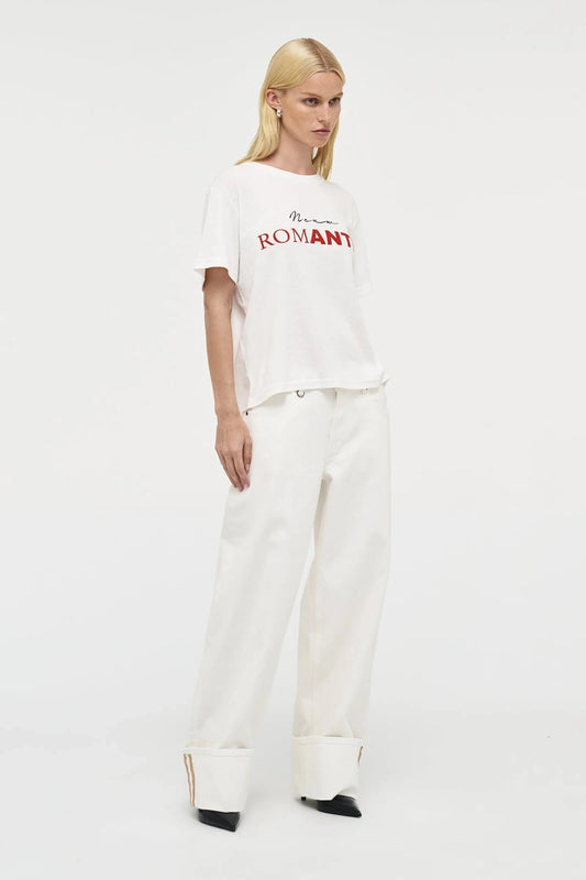 Nancy Barrel – White by Neuw Denim, mid-rise barrel leg jeans with cuffed hem and stretch comfort. Perfect for modern denim styling.