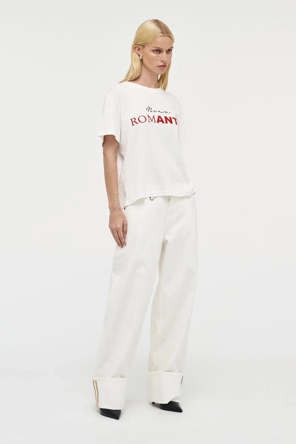 Nancy Barrel – White by Neuw Denim, mid-rise barrel leg jeans with cuffed hem and stretch comfort. Perfect for modern denim styling.