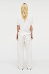 Nancy Barrel – White by Neuw Denim, mid-rise barrel leg jeans with cuffed hem and stretch comfort. Perfect for modern denim styling.