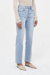 Nico Straight Passenger by Neuw Denim – a high-rise straight leg jean with comfort stretch. Perfect for everyday styling.