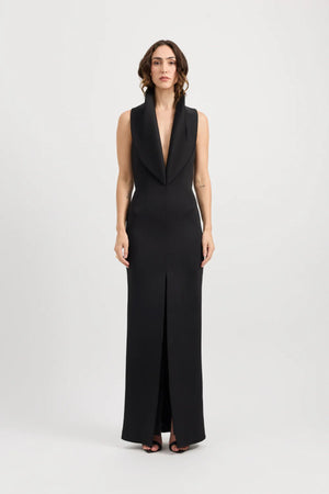 Odora Dress Black by Tojhà – a halter maxi with plunge neckline and front split. Perfect for elegant evening styling.