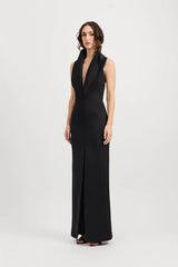 Odora Dress Black by Tojhà – a halter maxi with plunge neckline and front split. Perfect for elegant evening styling.