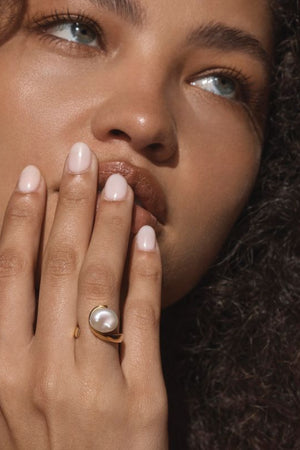 Pompeii Ring by Amber Sceats – handcrafted in Italy from 24K gold-plated brass, adorned with AAA+ freshwater pearls for timeless elegance.
