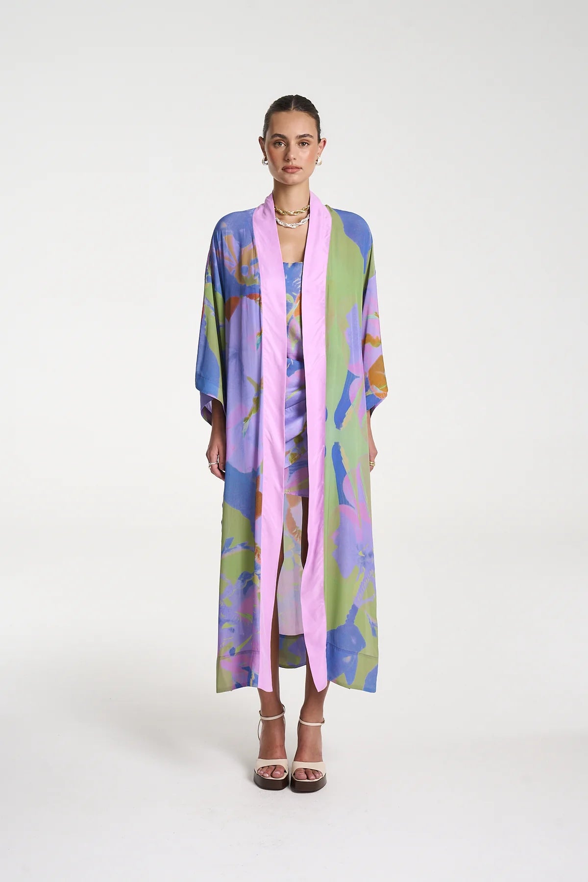 ROBE – BANANAS by Summi Summi, one-size viscose robe with contrast lilac trim and playful banana print. Perfect for holidays or lounging.