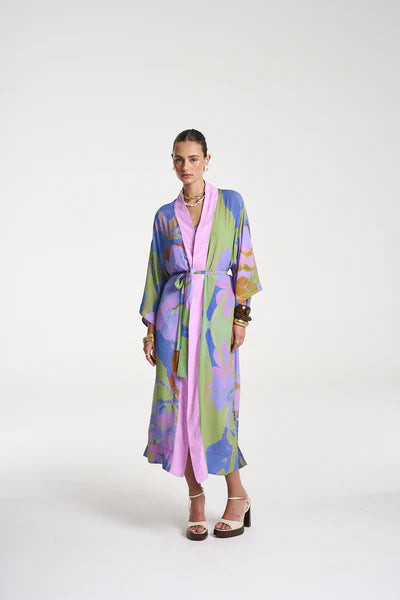 ROBE – BANANAS by Summi Summi, one-size viscose robe with contrast lilac trim and playful banana print. Perfect for holidays or lounging.