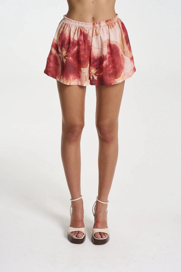 Relaxed Short by Summi Summi — a cotton Aloha-print short with an elastic waistband and relaxed leg, perfect for breezy everyday styling.