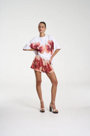 Relaxed Short by Summi Summi — a cotton Aloha-print short with an elastic waistband and relaxed leg, perfect for breezy everyday styling.