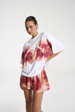 Relaxed Short by Summi Summi — a cotton Aloha-print short with an elastic waistband and relaxed leg, perfect for breezy everyday styling.