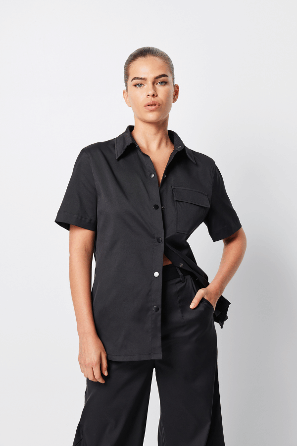 Rivello Shirt Black by Mossman – a relaxed shirt with snap buttons and pocket detail. Perfect for casual styling.