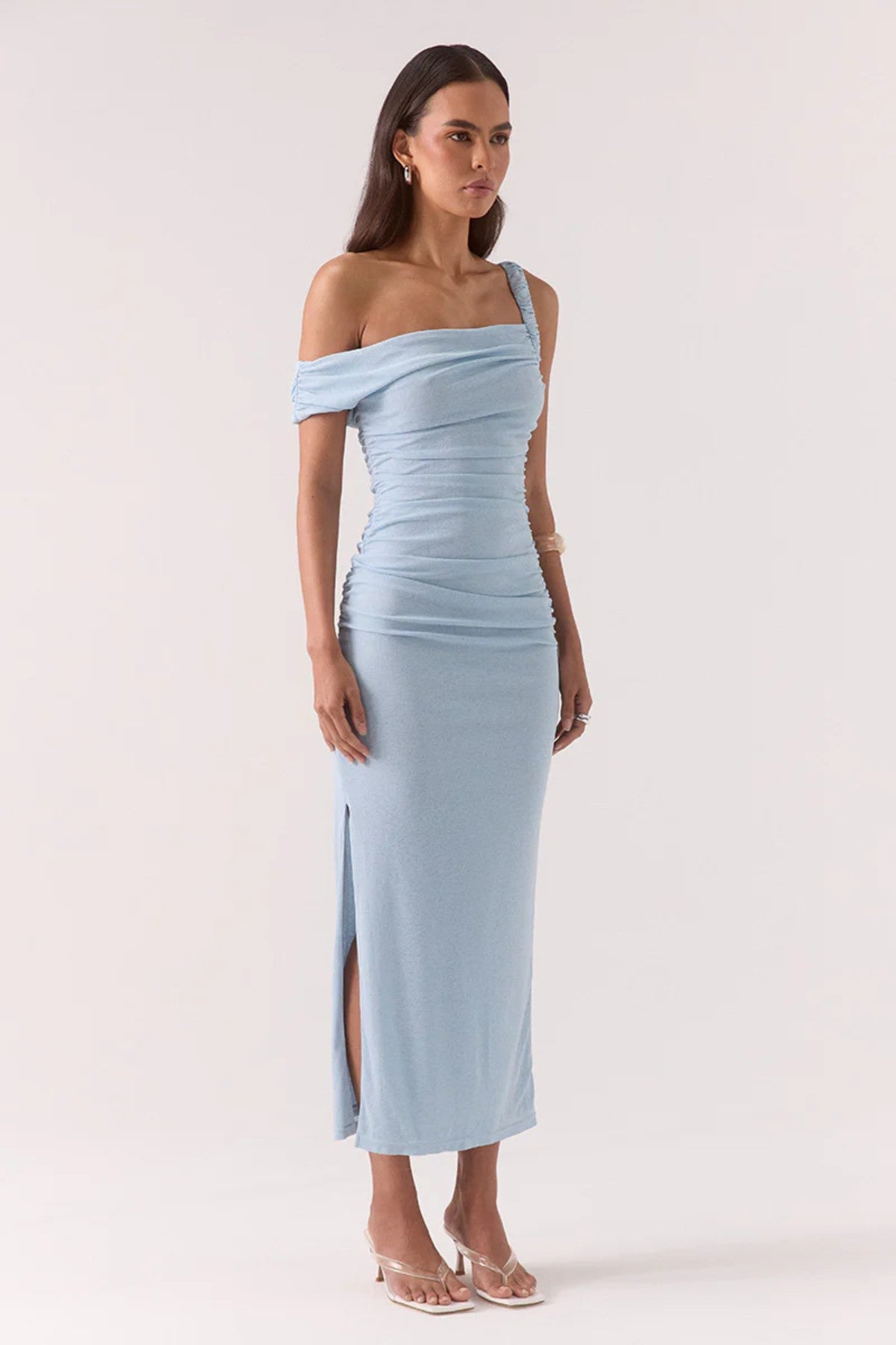 Rua Asym Dress Sky by Sovere — a blue off-shoulder mesh maxi with gathered details and a side split, perfect for modern event styling.
