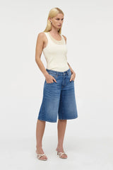 Sara Jort – Mesmerise by Neuw Denim, vintage-wash mid-rise jean shorts with relaxed fit. Perfect for summer days or laid-back weekends.