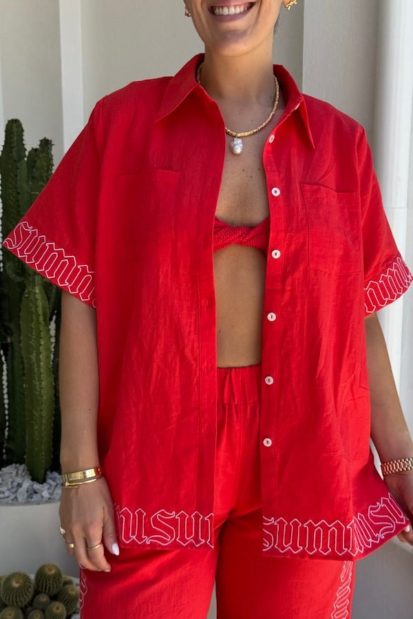 Sig Linen Shirt Scarlet by Summi Summi – a boxy shirt with embroidered trim and relaxed fit. Perfect for everyday styling.
