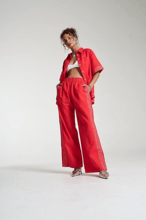 Sig Linen Shirt Scarlet by Summi Summi – a boxy shirt with embroidered trim and relaxed fit. Perfect for everyday styling.
