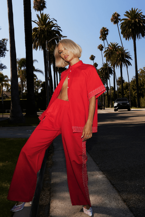 Sig Linen Shirt Scarlet by Summi Summi – a boxy shirt with embroidered trim and relaxed fit. Perfect for everyday styling.
