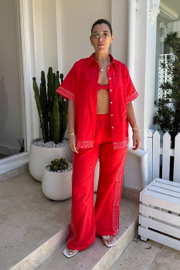 Sig Linen Shirt Scarlet by Summi Summi – a boxy shirt with embroidered trim and relaxed fit. Perfect for everyday styling.